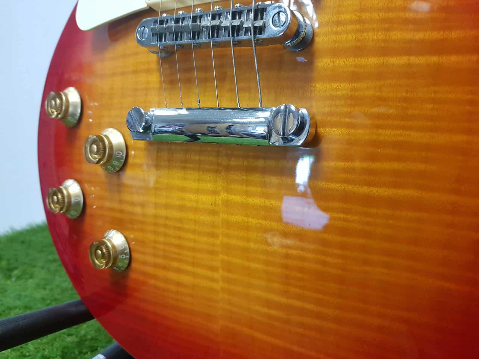 SOLD - Vintage - V100CS Left Handed - Electric - Image 4