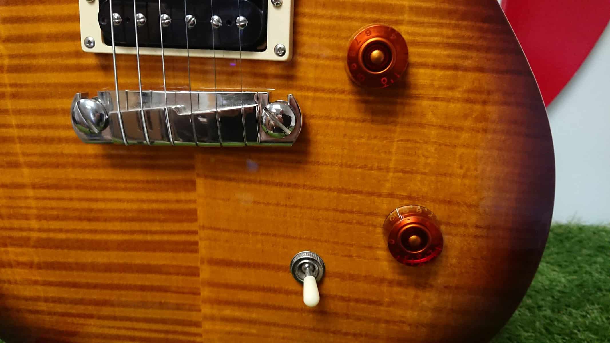 PRS SE - SINGLECUT - Sunburst - Image 10